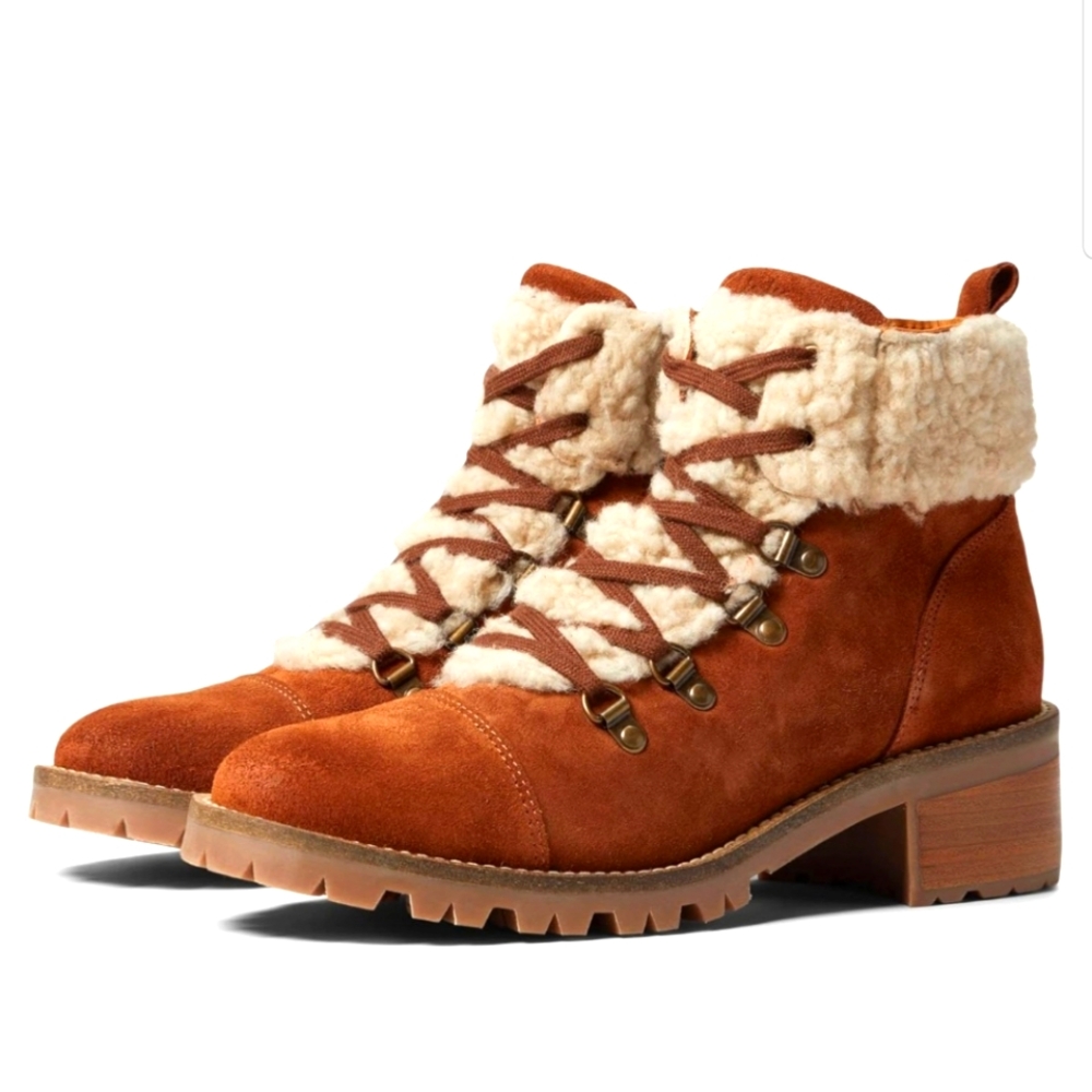 CLARKS ROSELEIGH SKY SUEDE WOMENS ANKLE BOOTS- WOMENS SIZE 9